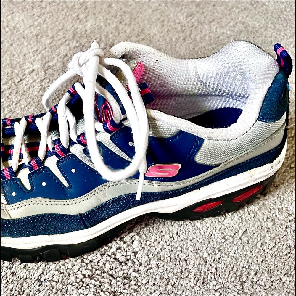Woman’s/ Sketchers/ Trail running sneaker/ Size 10 pink-navy blue-silver